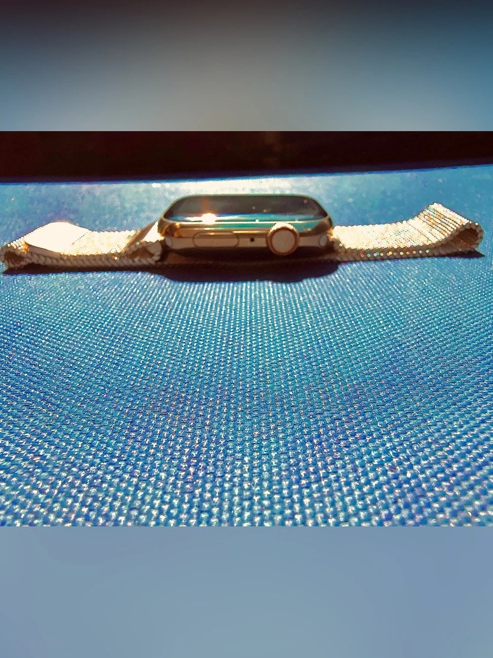 Apple Watch 45mm Gold Stainless Steel Milanaise Band- 8th Gen